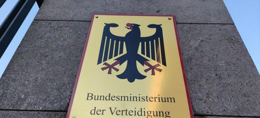 BMVg-Bundeswehr-Sondervermoegen-von-Haushaltssperre-nicht-betroffen.jpg