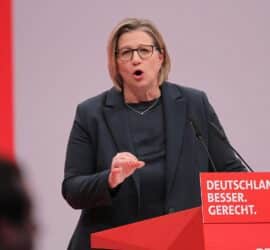 Anke Rehlinger beim SPD-Parteitag im Dezember 2023