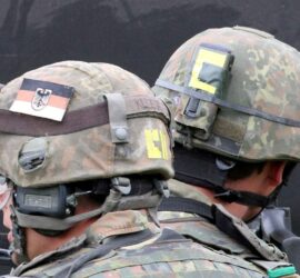 Bundeswehr-Helme (Archiv), via