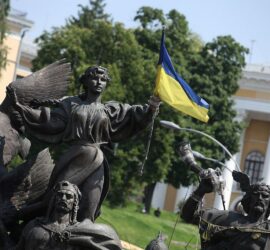 Ukrainische Flagge in Kiew (Archiv), via
