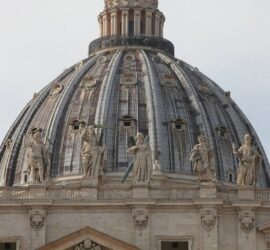 Kuppel des Petersdom am Vatikan, via