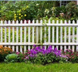 Zaun modern gestalten Tipps für moderne Gartenzäune