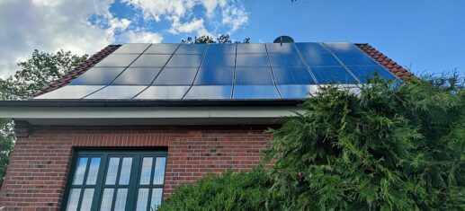 Solarzellen auf Hausdach (Archiv), via 