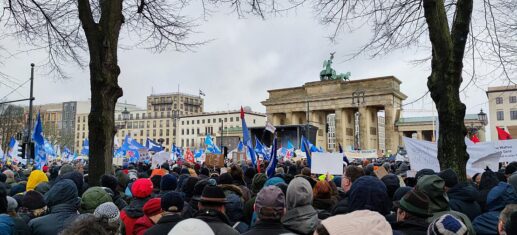 Demo gegen Waffenlieferungen im Februar 2023 in Berlin, via 