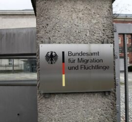 Bundesamt für Migration und Flüchtlinge (Archiv), via