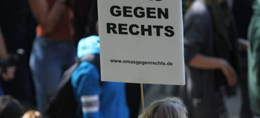Omas gegen Rechts (Archiv), via 