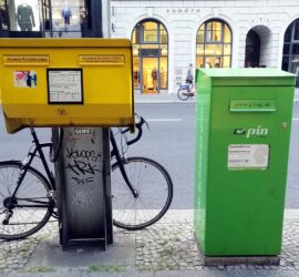 Briefkästen von Deutsche Post und Pin Mail AG (Archiv)