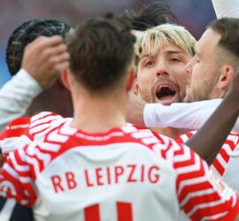 Kevin Kampl (mitte) mit anderen RB-Leipzig-Spielern am 09.03.2024