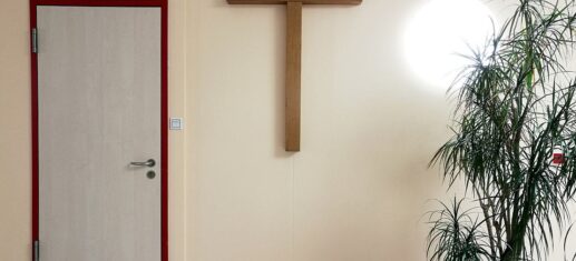 Kreuz in einem Krankenhaus (Archiv)