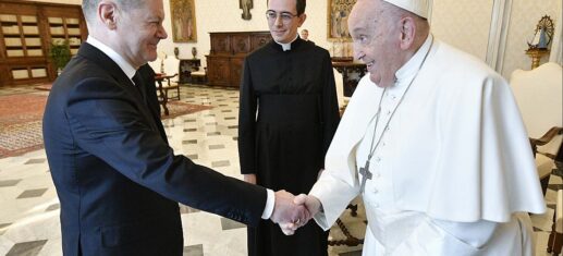 Olaf Scholz und Papst Franziskus, Vatican Media via 