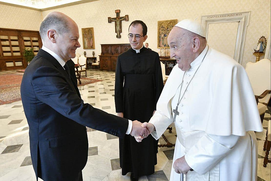 Olaf Scholz und Papst Franziskus, Vatican Media via