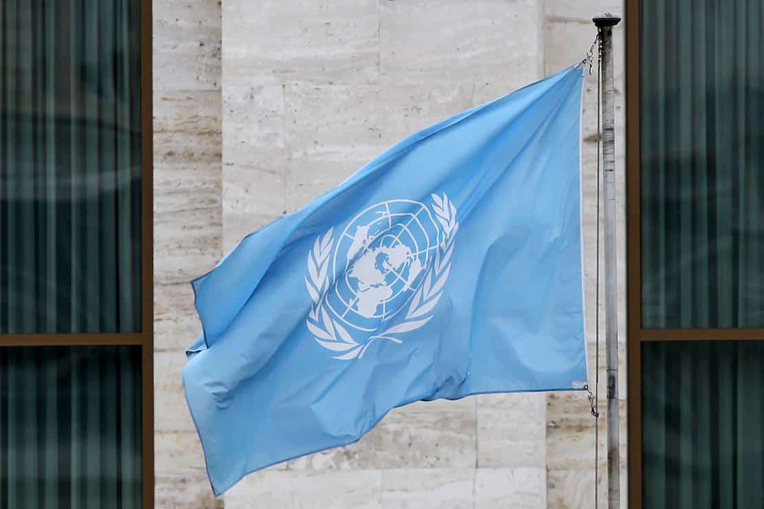 Fahne vor den Vereinten Nationen (UN) (Archiv)