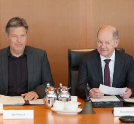 Robert Habeck und Olaf Scholz im Kabinett am 17.04.2024