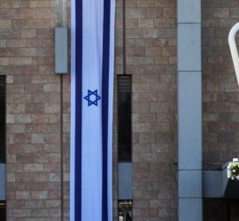 Israel-Flagge an der Knesset (Archiv)